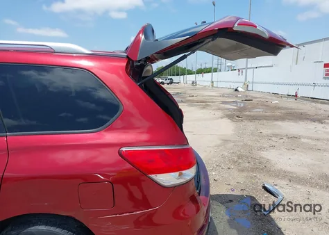 2016 Nissan Pathfinder Platinum/S/Sl/Sv z USA, uszkodzony, nr VIN 5N1AR2MM5GC628370